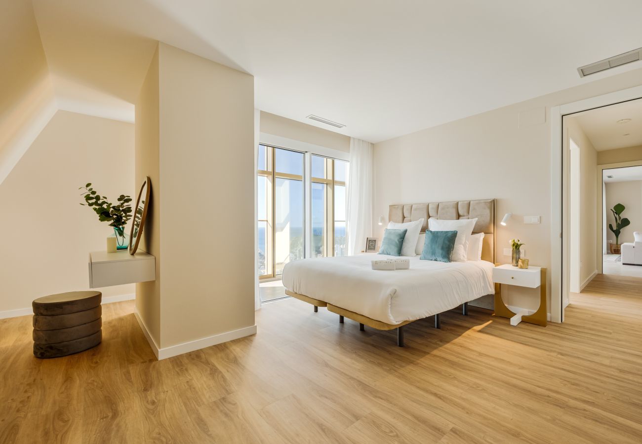 Апартаменты на Бенидорм / Benidorm - THE TOP Intempo by Holuxe - 45th floor